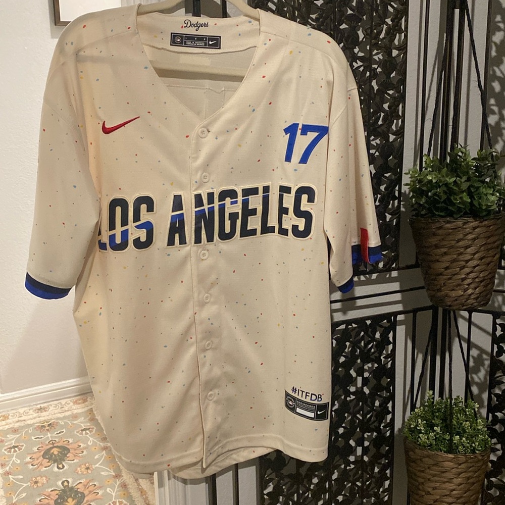 Los Angeles Dodgers City Connect #17 Ohtani Jersey. Never worn.